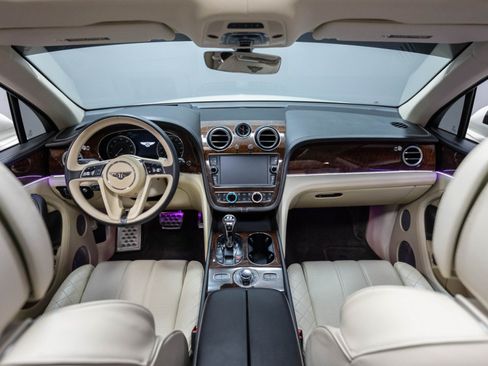 Used 2017 Bentley Bentayga AWD/4WD image 39
