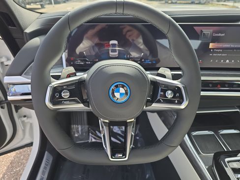 New 2026 BMW 750e xDrive image 31