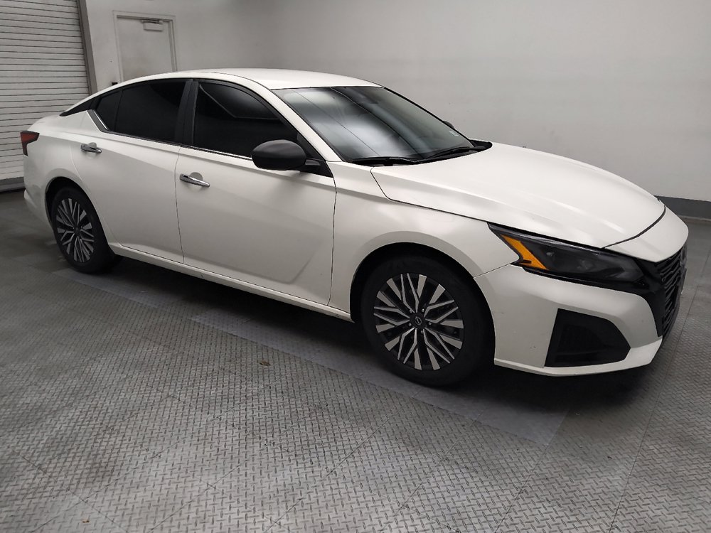 Used 2025 Nissan Altima 2.5 SV FWD image 11