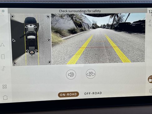 Used 2025 Land Rover Defender 110 X-Dynamic SE image 24