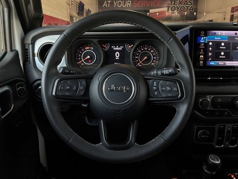Used 2025 Jeep Wrangler Unlimited Sport AWD/4WD image 31