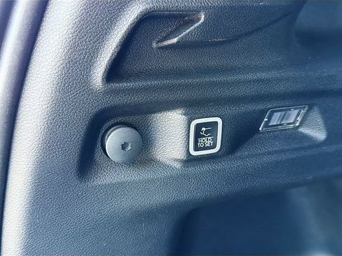 Used 2023 Jeep Grand Cherokee L Limited AWD/4WD image 30