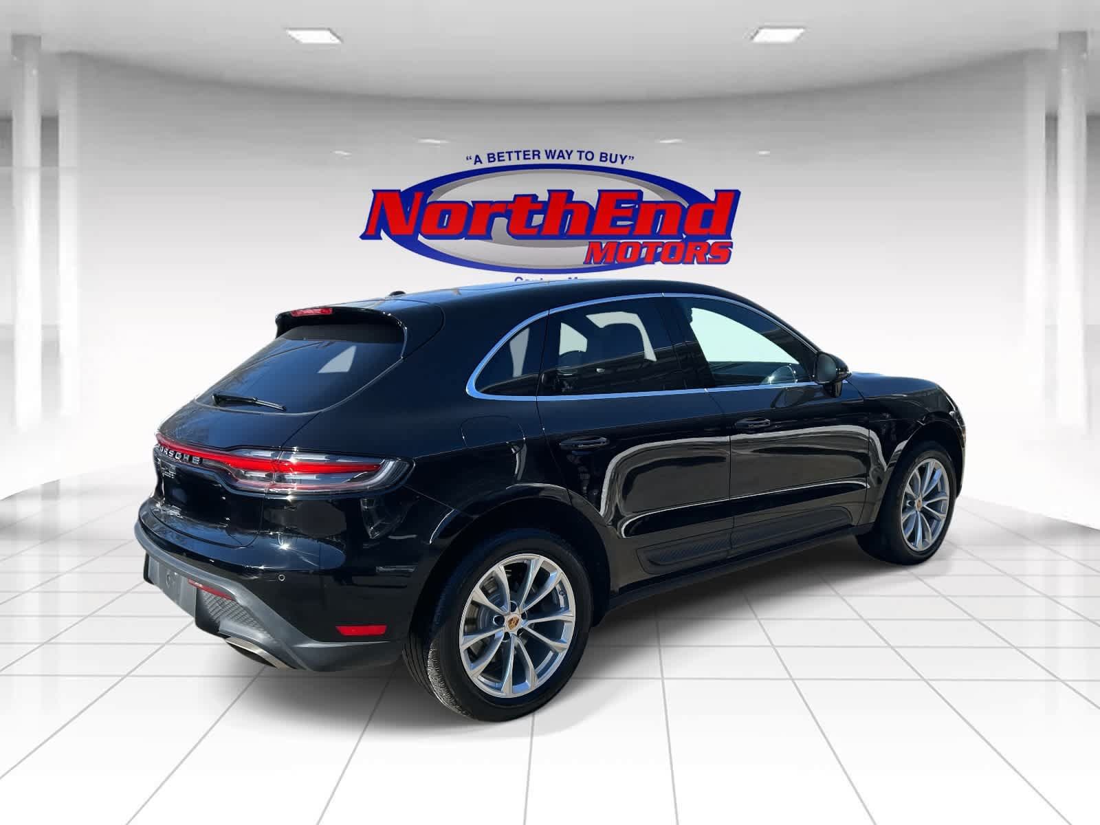 Used 2023 Porsche Macan AWD/4WD image 3