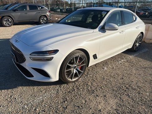 Used 2025 Genesis G70 2.5T image 8