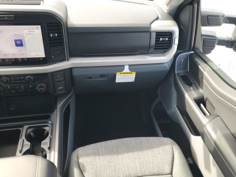 New 2026 Ford F250 XLT w/ XLT Premium Package AWD/4WD image 14