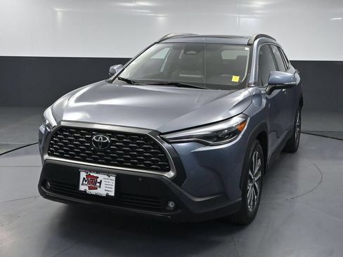 Used 2024 Toyota Corolla Cross XLE w/ Convenience Package AWD/4WD image 11