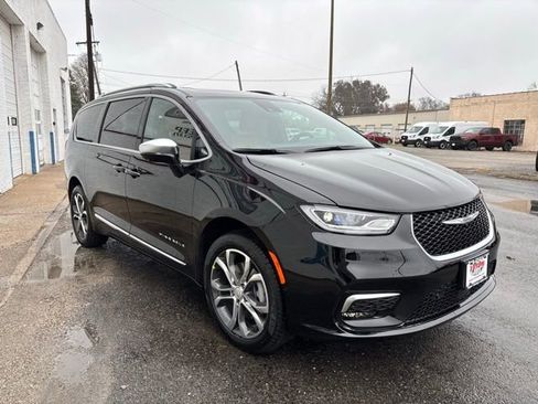 New 2026 Chrysler Pacifica Pinnacle image 10