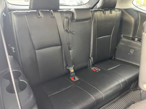 Used 2021 Toyota Highlander XLE AWD/4WD image 33