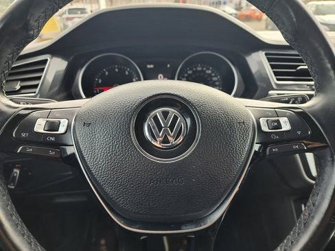 Used 2018 Volkswagen Tiguan SE image 17