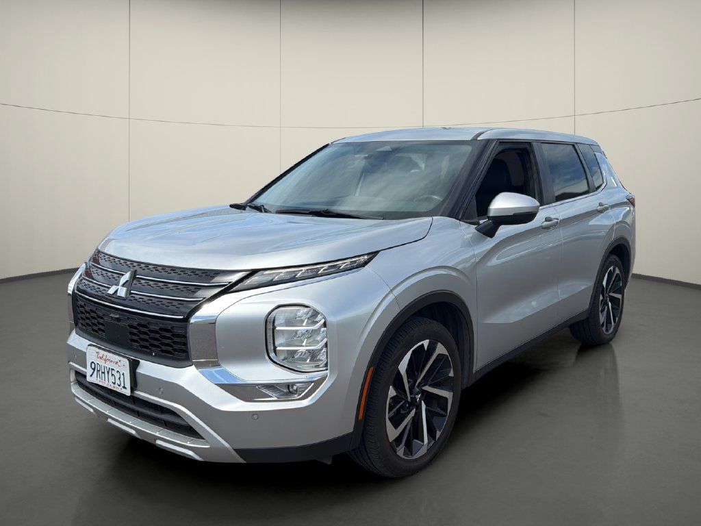 Used 2024 Mitsubishi Outlander FWD image 3