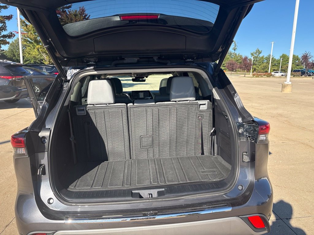 Used 2020 Toyota Highlander Platinum AWD/4WD image 26