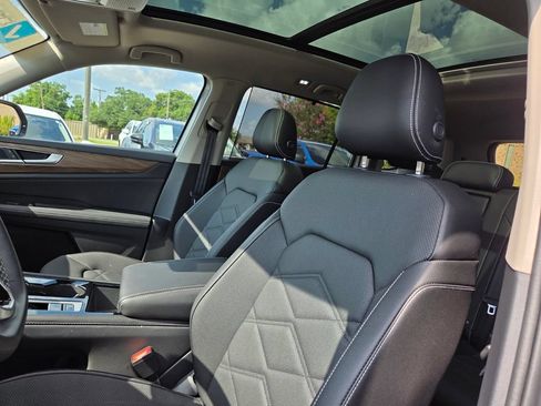 Used 2026 Volkswagen Atlas SE w/ Panoramic Sunroof Package FWD image 10