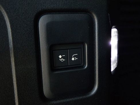 Used 2025 Land Rover Defender 130 V8 image 68