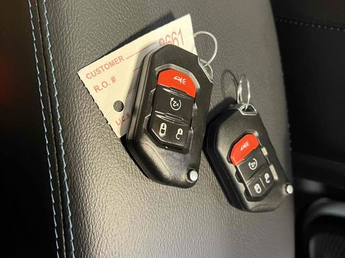 Used 2022 Jeep Wrangler Unlimited Rubicon 4xe AWD/4WD image 9