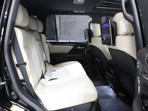 Used 2019 Lexus LX 570 4WD w/ Inspiration Series image 44