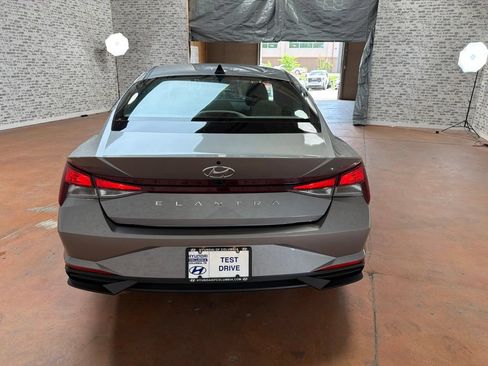 Used 2023 Hyundai Elantra SEL w/ Convenience Package FWD image 6