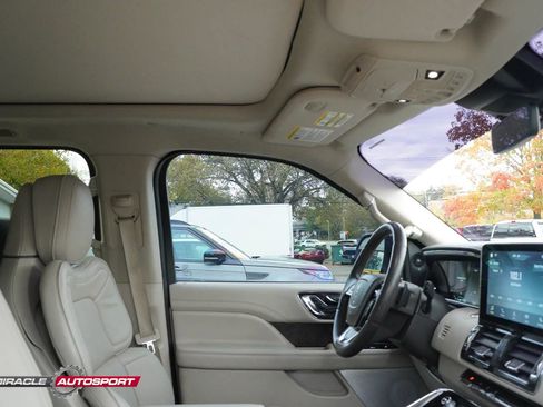 Used 2019 Lincoln Navigator L Reserve image 35