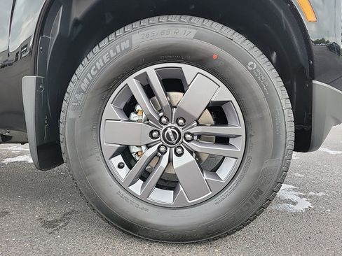 Used 2025 Nissan Frontier SV w/ Tow Package image 5