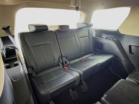 Used 2024 Ford Expedition XLT image 27