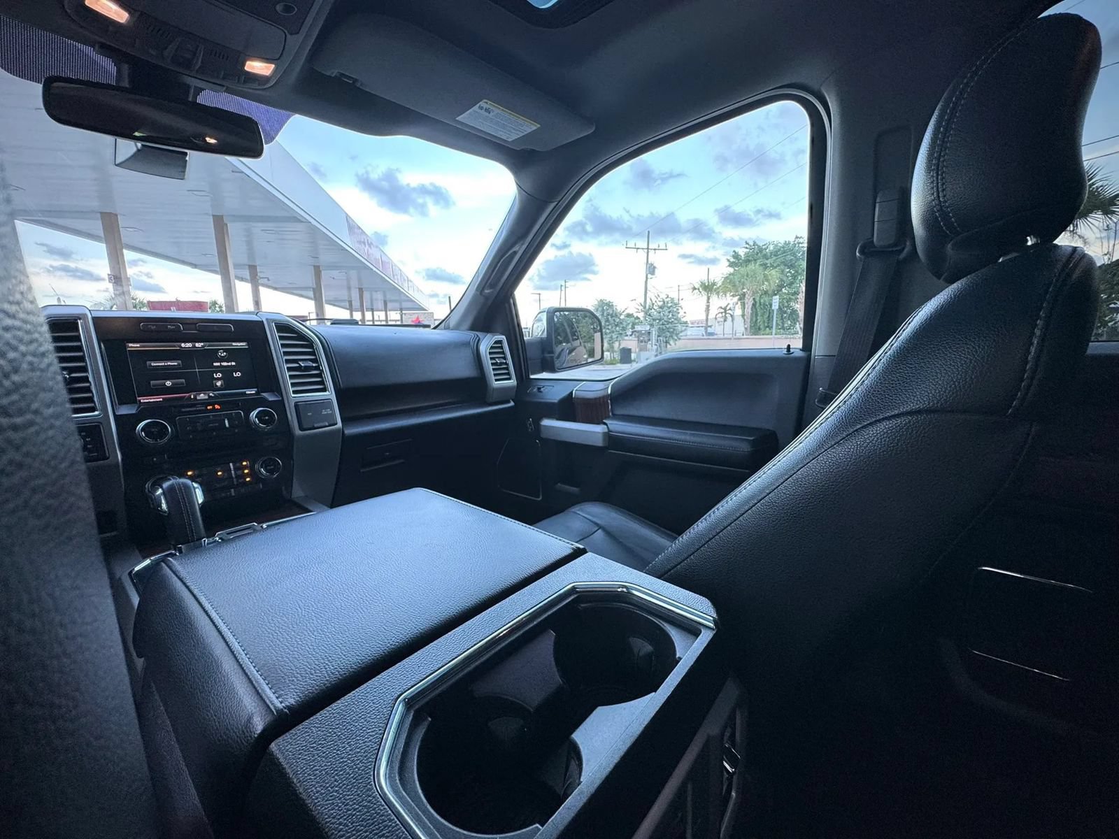 Used 2015 Ford F150 Lariat w/ Equipment Group 502A Luxury AWD/4WD image 16