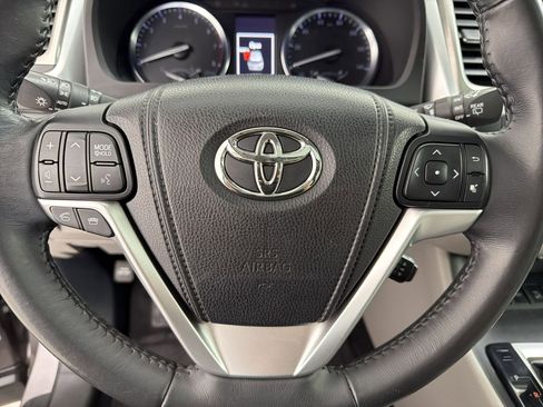 Used 2015 Toyota Highlander XLE AWD/4WD image 17