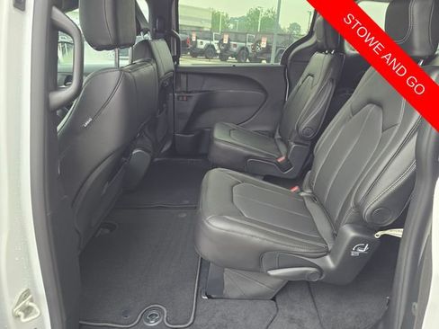 New 2027 Chrysler Pacifica Select FWD image 29
