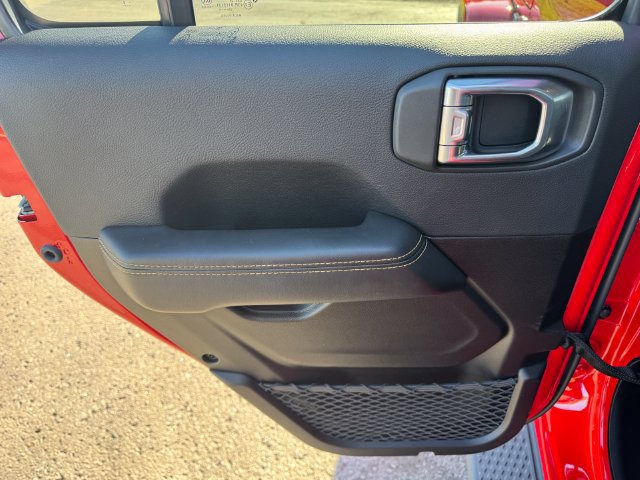 Certified 2025 Jeep Gladiator Mojave AWD/4WD image 18