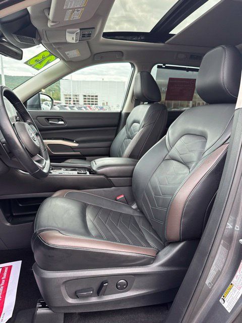 Certified 2023 Nissan Pathfinder Platinum AWD/4WD image 10