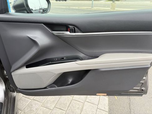 Used 2018 Toyota Camry SE image 14
