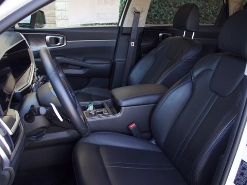 Used 2025 Kia Sorento EX AWD/4WD image 18