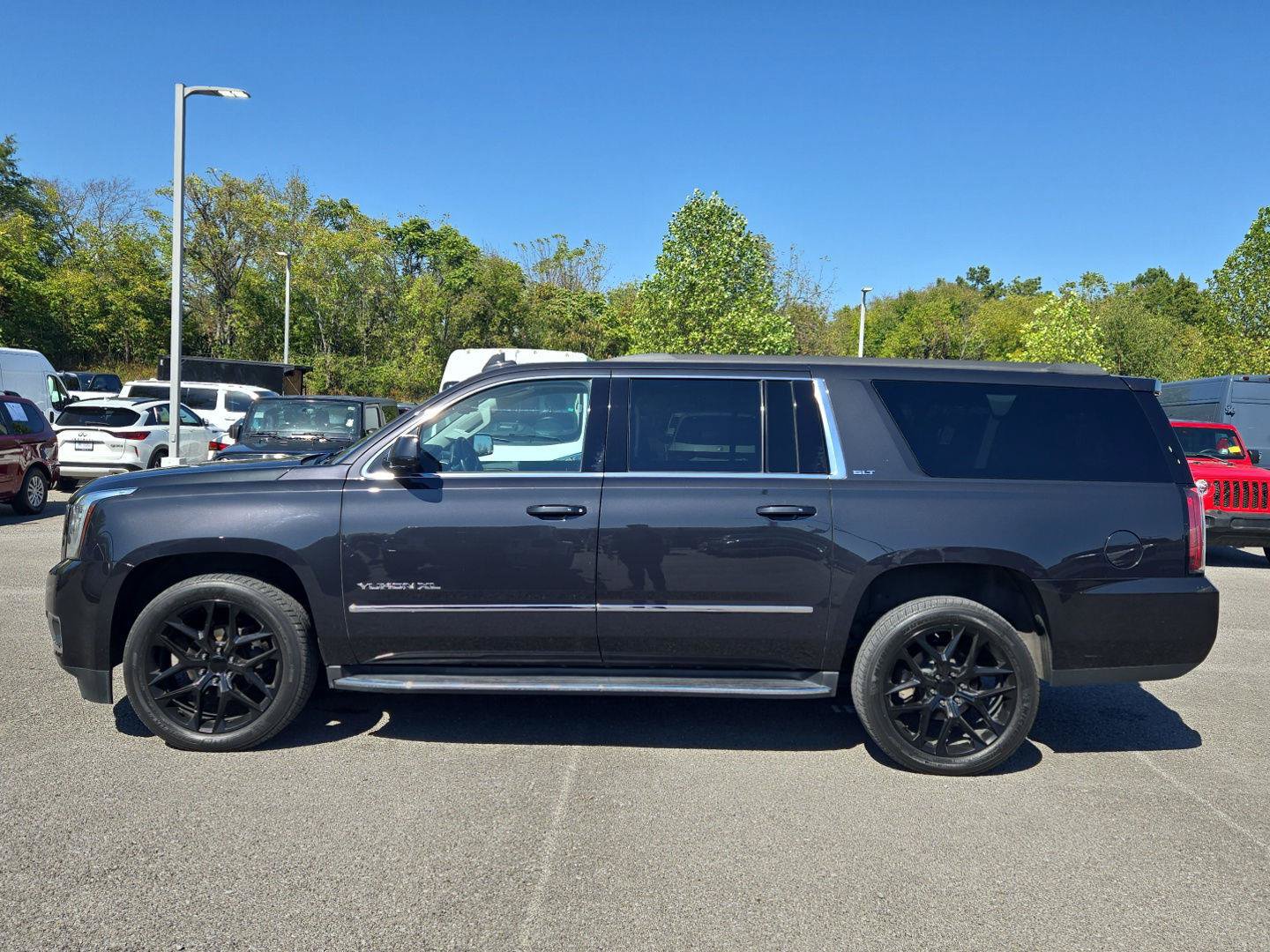 Used 2020 GMC Yukon XL SLT w/ Premium Edition AWD/4WD image 4