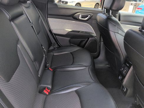 Used 2024 Jeep Compass Latitude AWD/4WD image 8