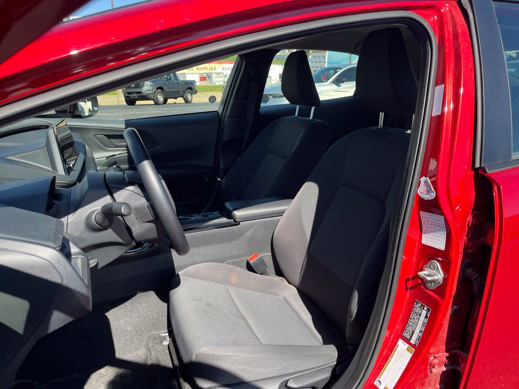 Used 2025 Toyota Prius LE FWD image 20