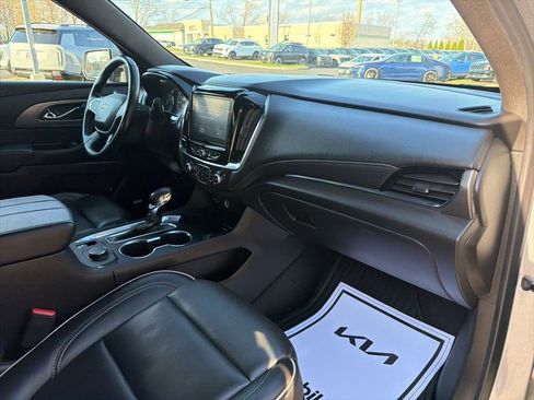 Used 2023 Chevrolet Traverse Premier image 13