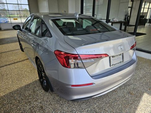 Used 2023 Honda Civic Sport image 4