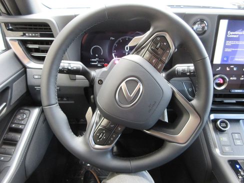 Used 2026 Lexus GX 550 550 Luxury w/ Accessory Package (31) image 39