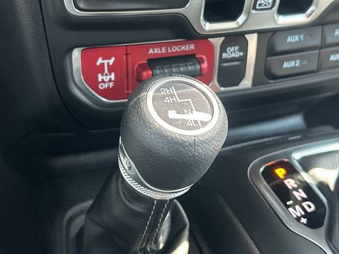 Certified 2025 Jeep Gladiator Sport AWD/4WD image 25