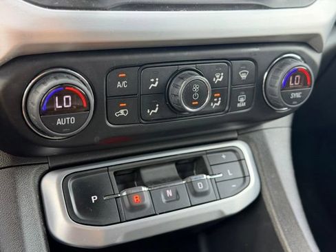 Used 2020 GMC Acadia SLE w/ Driver Convenience Package FWD image 16
