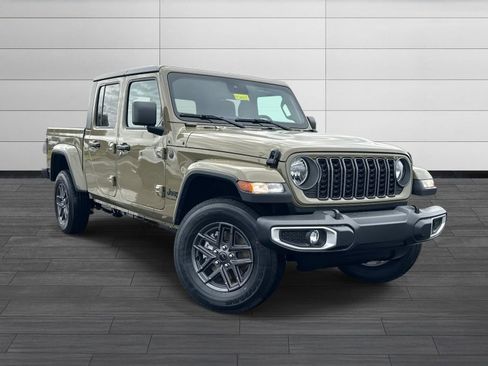 New 2025 Jeep Gladiator Sport image 1