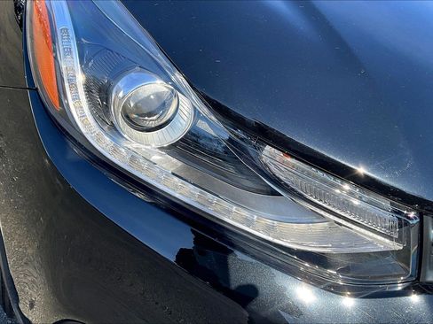 Used 2022 Chevrolet Trax LT w/ LT Convenience Package image 23