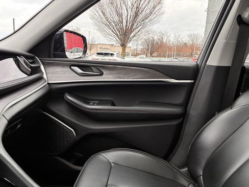 Used 2023 Jeep Grand Cherokee 4WD 4xe image 28