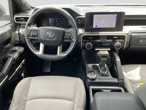 Used 2025 Toyota Tacoma SR5 AWD/4WD image 12