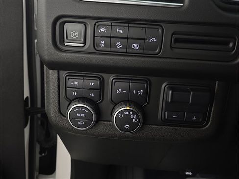 Used 2022 Chevrolet Tahoe Z71 w/ Off-Road Capability Package image 16