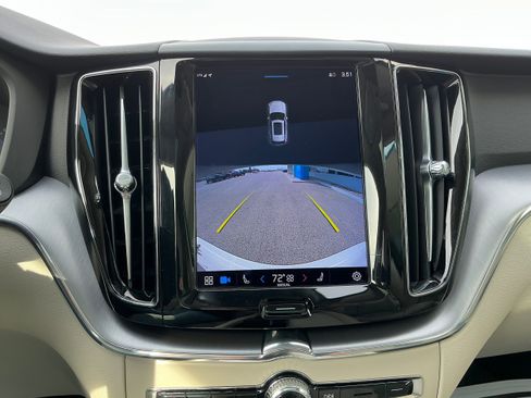 Used 2022 Volvo XC60 B5 Momentum image 9