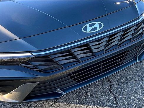 Used 2024 Hyundai Elantra SEL image 32