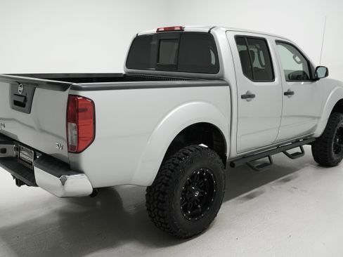 Used 2016 Nissan Frontier SV image 4