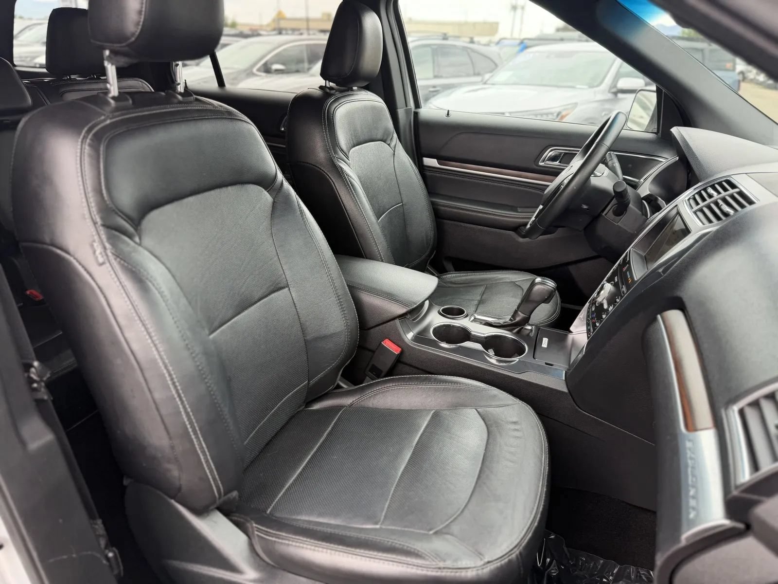 Used 2019 Ford Explorer Limited w/ Class III Trailer Tow Package FWD image 21