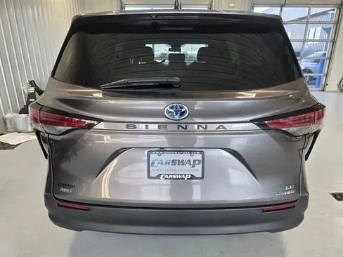 Used 2021 Toyota Sienna LE image 4