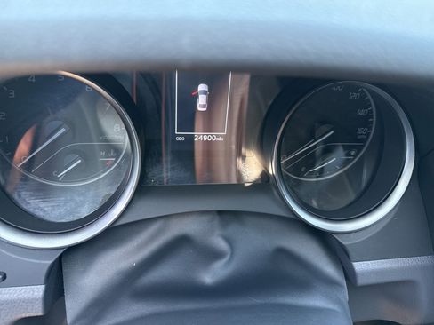 Used 2023 Toyota Camry SE image 11