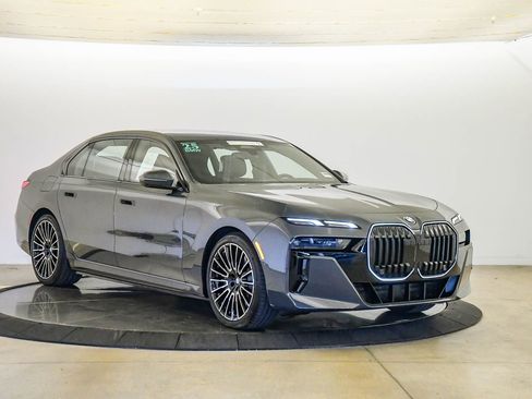 Certified 2025 BMW i7 eDrive50 w/ M Sport Package RWD image 5
